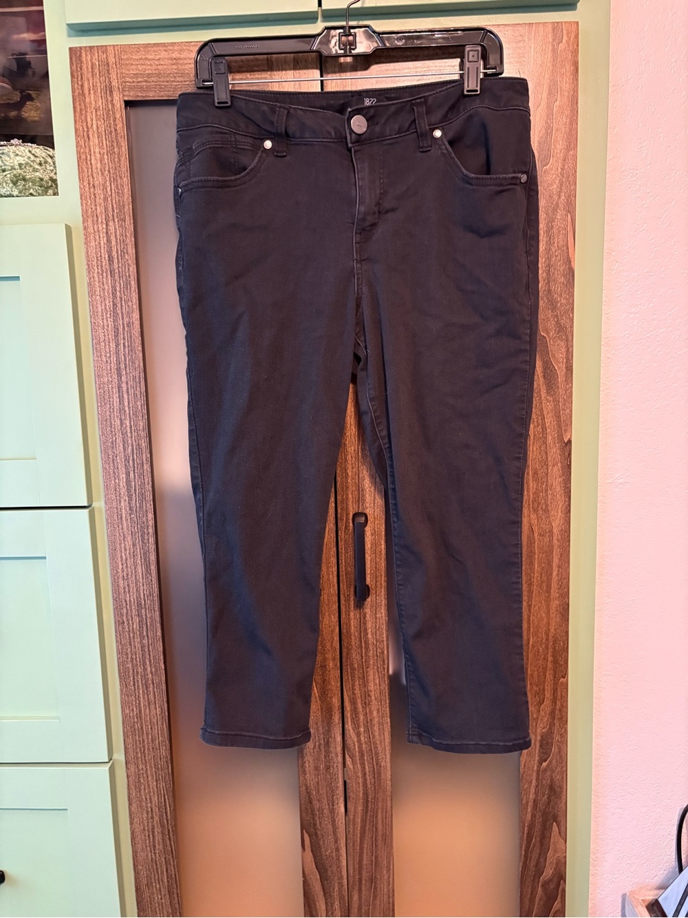 1822 Denim Black Cropped Slim Jeans